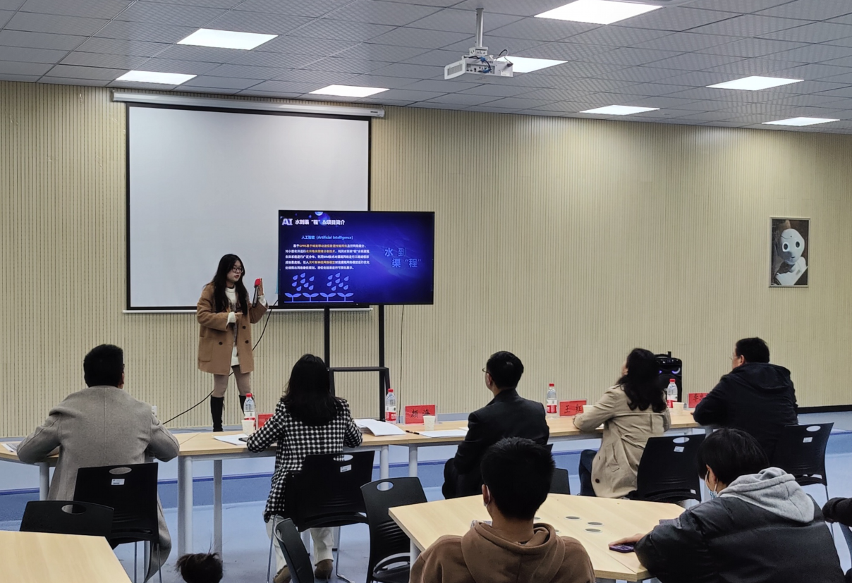 2138CC太阳集团成功开展项目入驻评审答辩会(图1) 2138CC太阳集团成功开展项目入驻评审答辩会(图1)